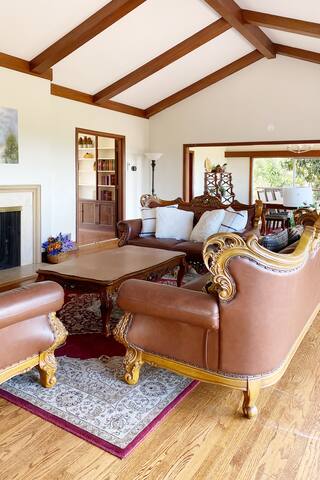 Cozy house with views and pools gallery image 4