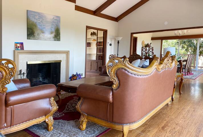 Cozy house with views and pools gallery image 3