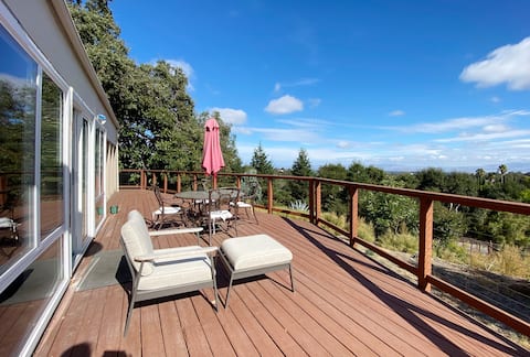 Cozy house with views and pools