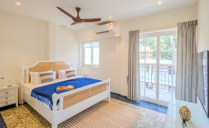 ✨Un'accogliente miscela di comfort moderno e fascino tropicale, perfetta per notti riposanti.
Svegliati con la luce del sole, l'aria fresca e la colazione a letto con vista✨