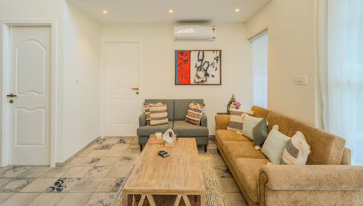 ✨Bright, cozy, and thoughtfully styled — your perfect indoor retreat awaits.
Unwind with loved ones in this warm and welcoming living space✨