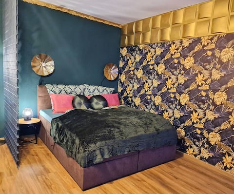 Dark Jungle | Downtown for 4 people Netflix Switch