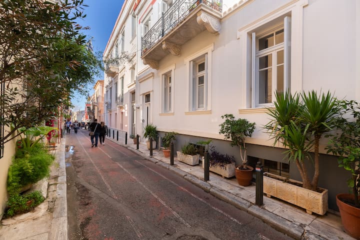 Athenian Getaway Villa in Plaka by Athenian Homes