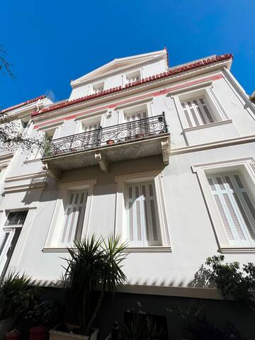 Athenian Getaway Villa in Plaka by Athenian Homes gallery image 5