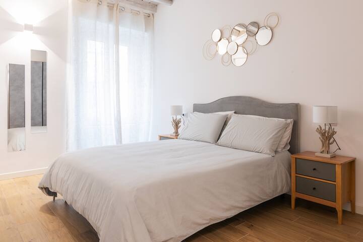 Quiet Central Flat, 2 Bedr 2 Bathrm + FREE Parking