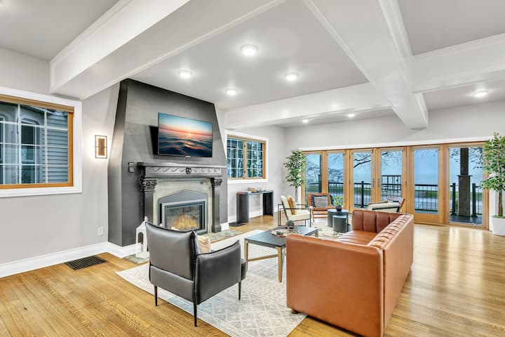 Beautiful home with amazing Lake Michigan views