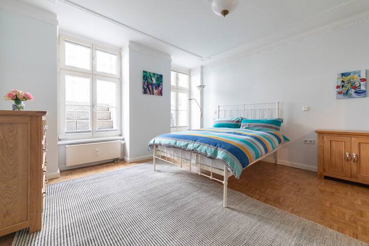 Stylish 4-room maisonette near Hackescher Markt