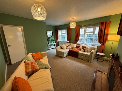 Popular Airbnb listing: City Centre Apartment in Holme Pierrepont