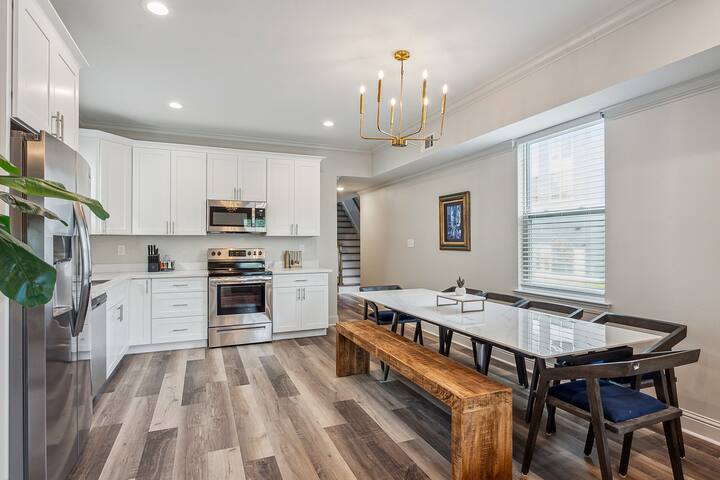 Brand New 5BR 5BA all en suite gallery image 3