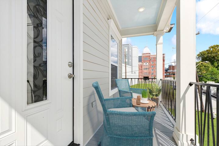 Brand New 5BR 5BA all en suite gallery image 5