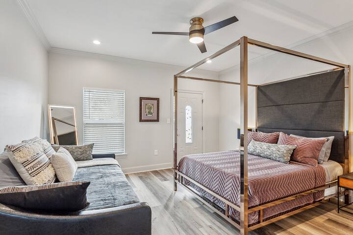 Brand New 5BR 5BA all en suite gallery image 4