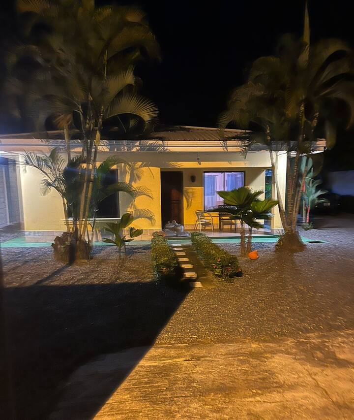 Beautiful Apt 2 min to the beach Weekly or Monthly Apartments for