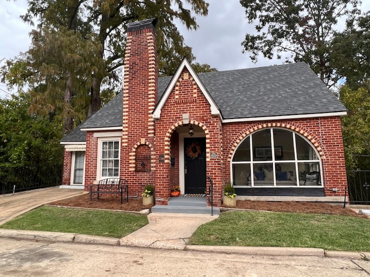 4 Bedroom Bungalow on Bayou w/ Game Room and Patio Houses for Rent in