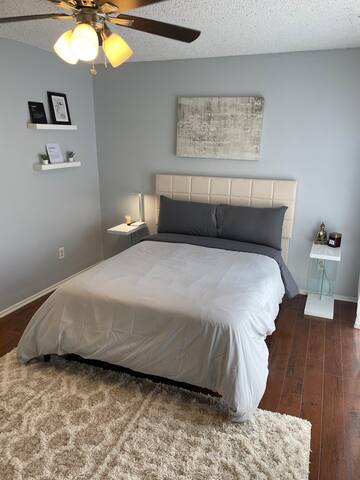 Charming Contemporary Condo gallery image 3