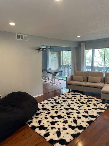 Charming Contemporary Condo gallery image 2