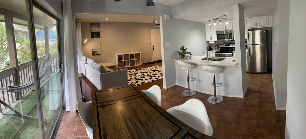 Charming Contemporary Condo gallery image 4