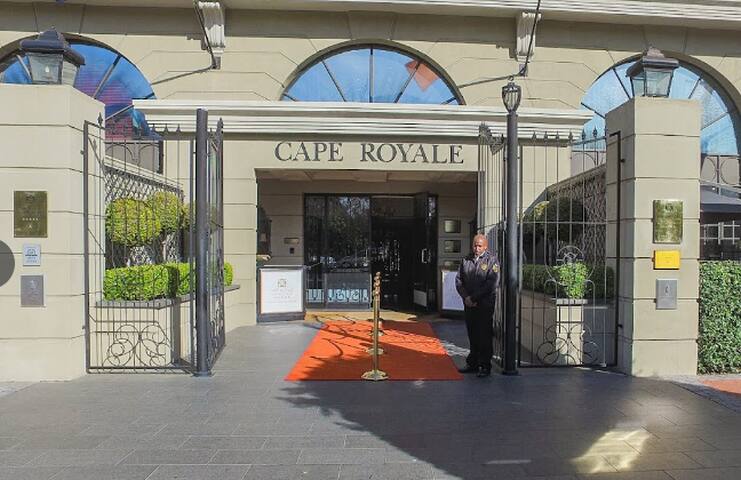 Cape Royale Luxury Suite gallery image 2