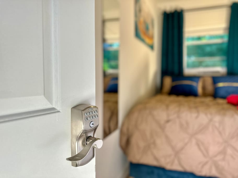 Serviced Apartment: Equipped Small Cozy Bedroom