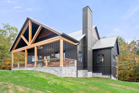 NEW Custom Lake Home 1 Mile to boat ramp HOT TUB