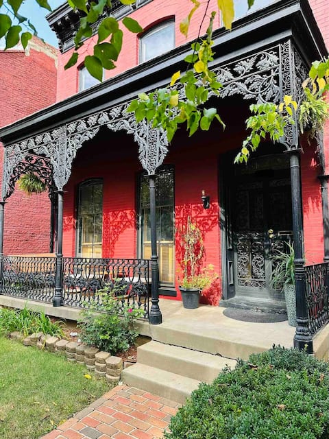 Historic Italianate Getaway
