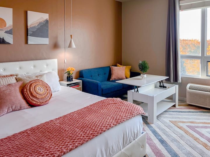 Boho-luxe Studio | Pink Accents + Mountain Calm - 보이시