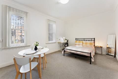 JS8 - Spacious Budget Studio Near CBD