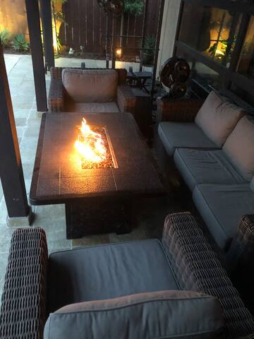 4-5 bedrm, 4-5 bath luxury home with pool, hot tub gallery image 4