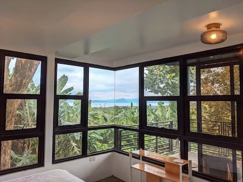 The Taal Glass Cabin by KumaKabin