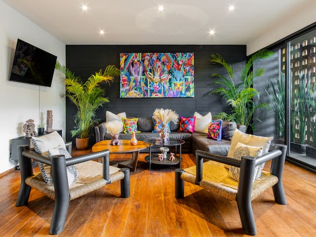 AC/ 3 Terraces Oasis / 3 BR Stunning Lux Apartment