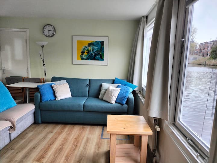 Cozy 4 Guest Houseboat On Amsterdam-east Canal. - Amsterdam