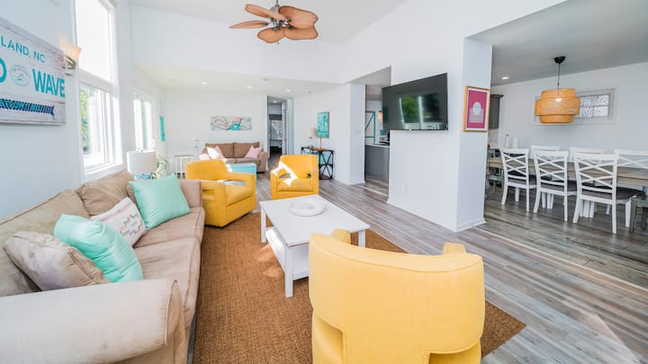 Sleeps 12!  Hot Tub, Fire Pit And 2 King Beds - Oak Island, NC