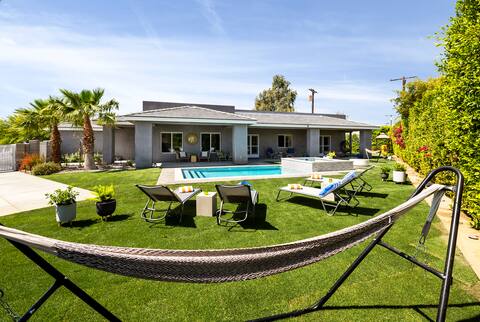 Luxury & Artistic Oasis: BermudaMoons