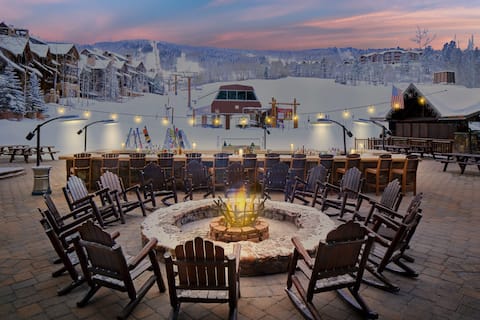 *Live Your Best Life@ The Ritz* Ski-in
1BR &Views!