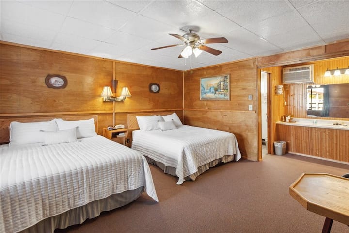 Dt Mackinaw 2 Mins | 2 Queen Beds - Mackinac Island, MI