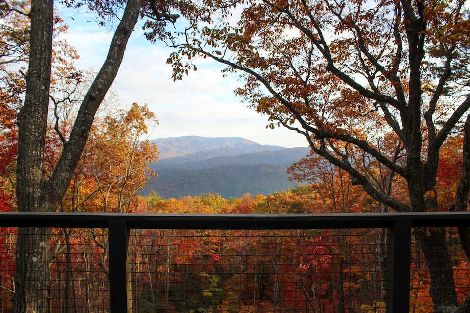 The Smoky Mountain Treehouse, Tallassee, Tennessee, United States, photo 6 of 10