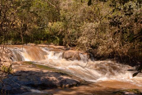 House in Bueno Brandão with Private Waterfall
