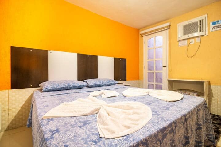 Room with air conditioning and laptop table