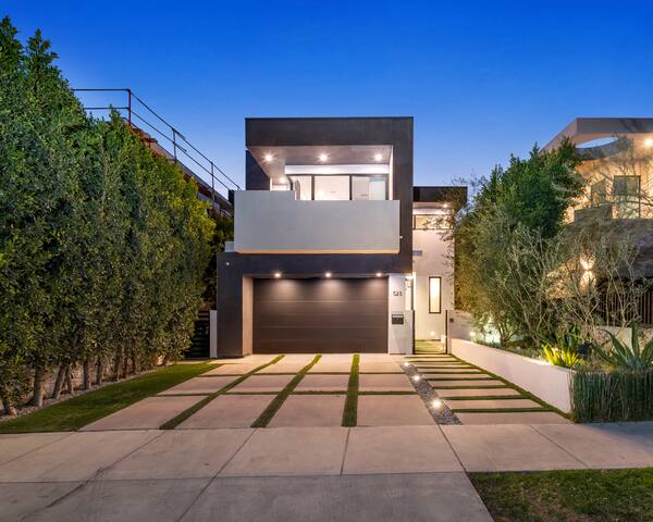 Modern Villa In Best Location gallery image 4