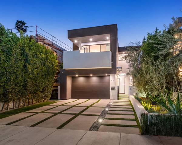 Modern Villa In Best Location gallery image 3