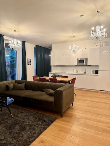 Elegant Escape: 3 BRs, Near Museums & Parliament