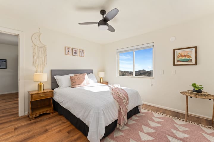 Bedroom 2 | Queen Bed