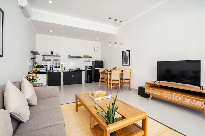 Quiet Umalas 2br Villa | Private Pool | Fast Wi-fi - Australia
