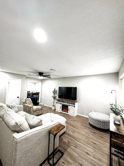 New-Modern-Clean 4BR NR Lawton Ft Sill/Wichita Mts