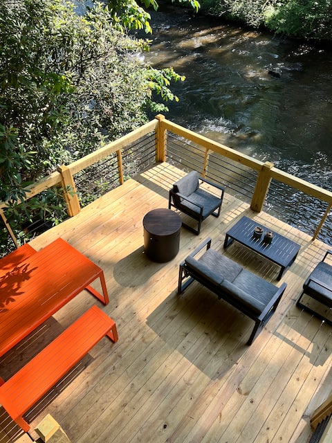 H + H Toccoa River Cabin