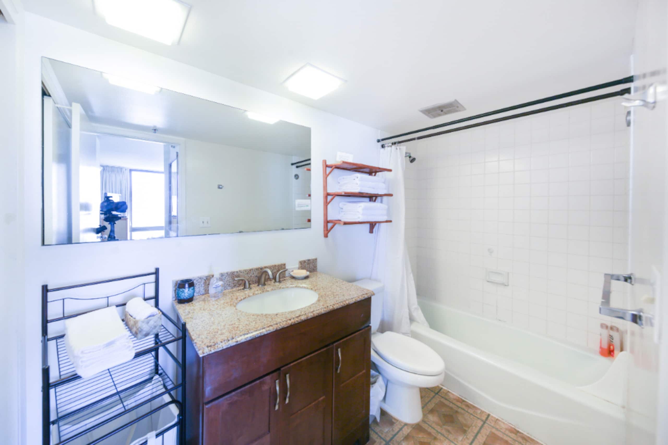 Hotel in Honolulu · ★4.6 · 1 bedroom · 2 beds · 1 private bath - Image 11