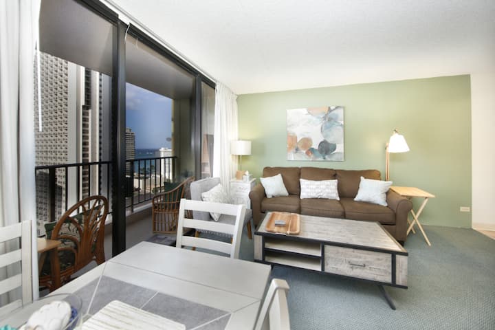 Waikiki Sunset Partial Ocean View W/ 1 Parking - Honolulu, HI