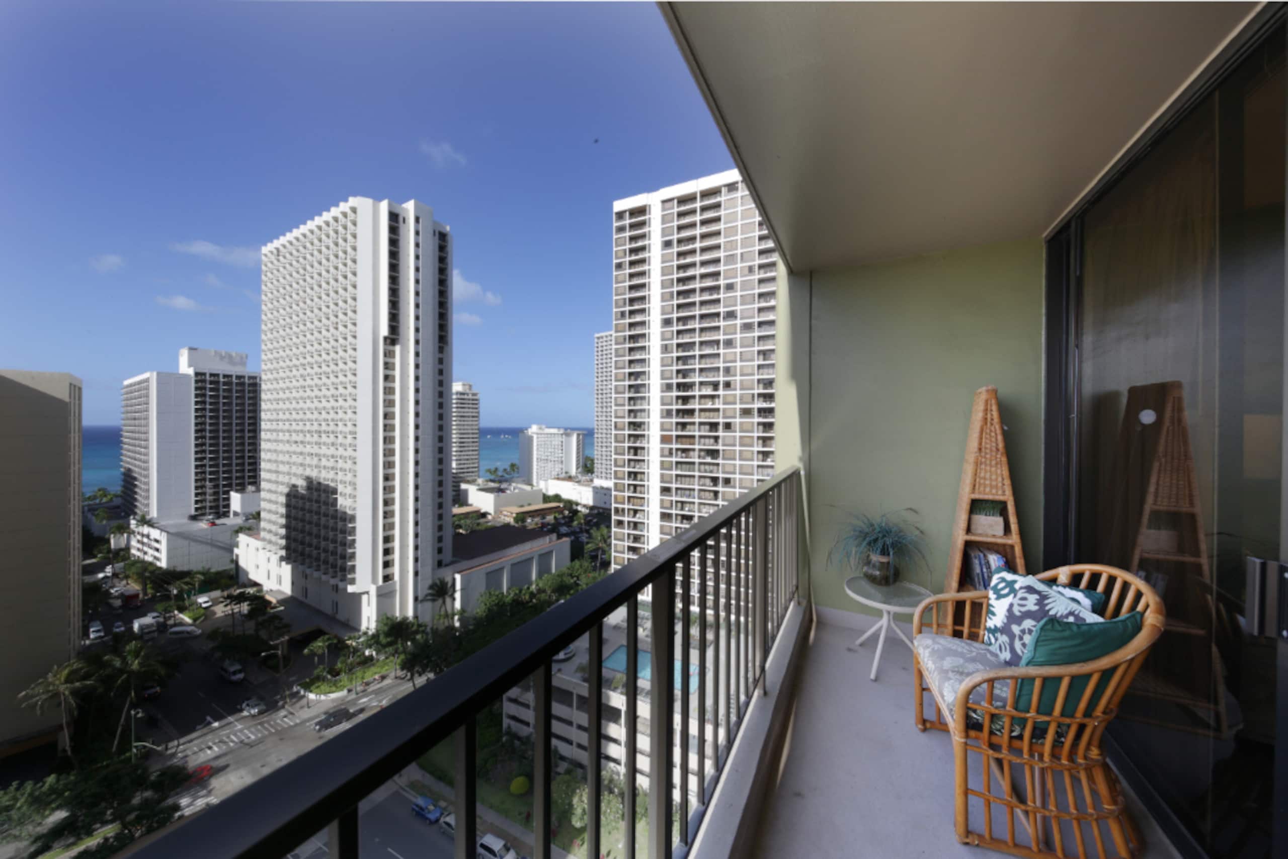 Hotel in Honolulu · ★4.6 · 1 bedroom · 2 beds · 1 private bath - Image 12