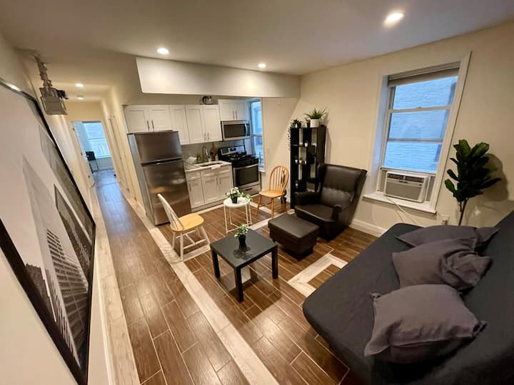 Elegant 2 Bedrooms 14 minutes to Times Square!