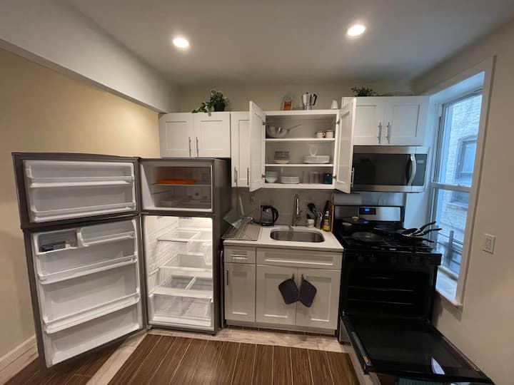 Elegant 2 Bedrooms 14 minutes to Times Square!