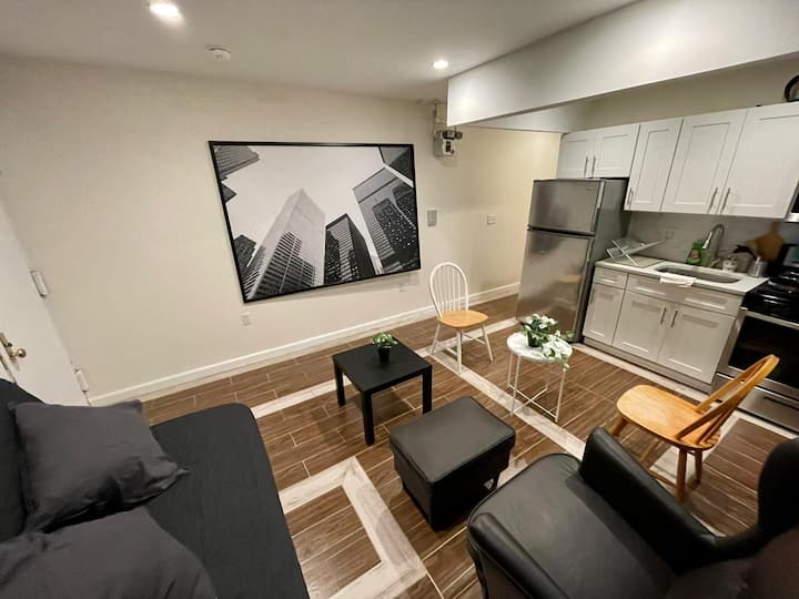 Elegant 2 Bedrooms 14 minutes to Times Square!
